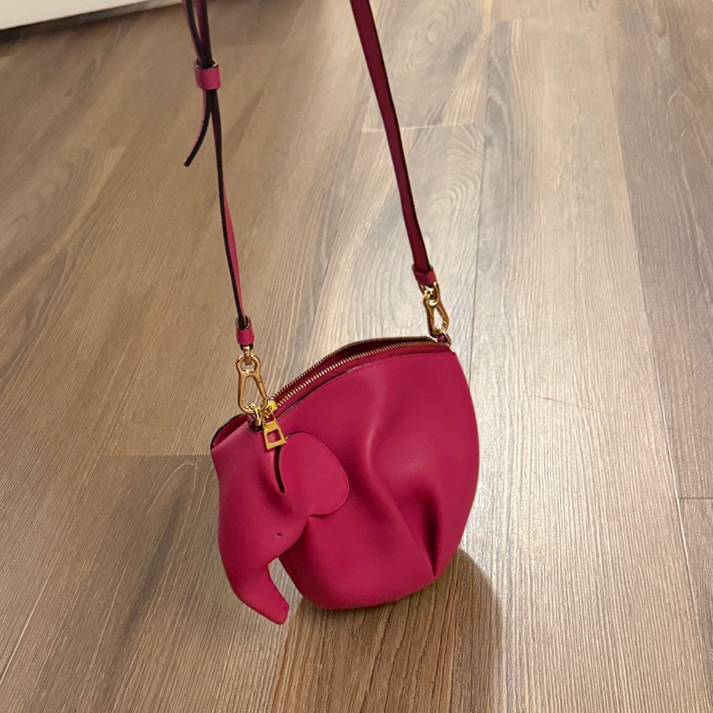 Loewe magenta elephant leather crossbody bag - Picture 2 of 8
